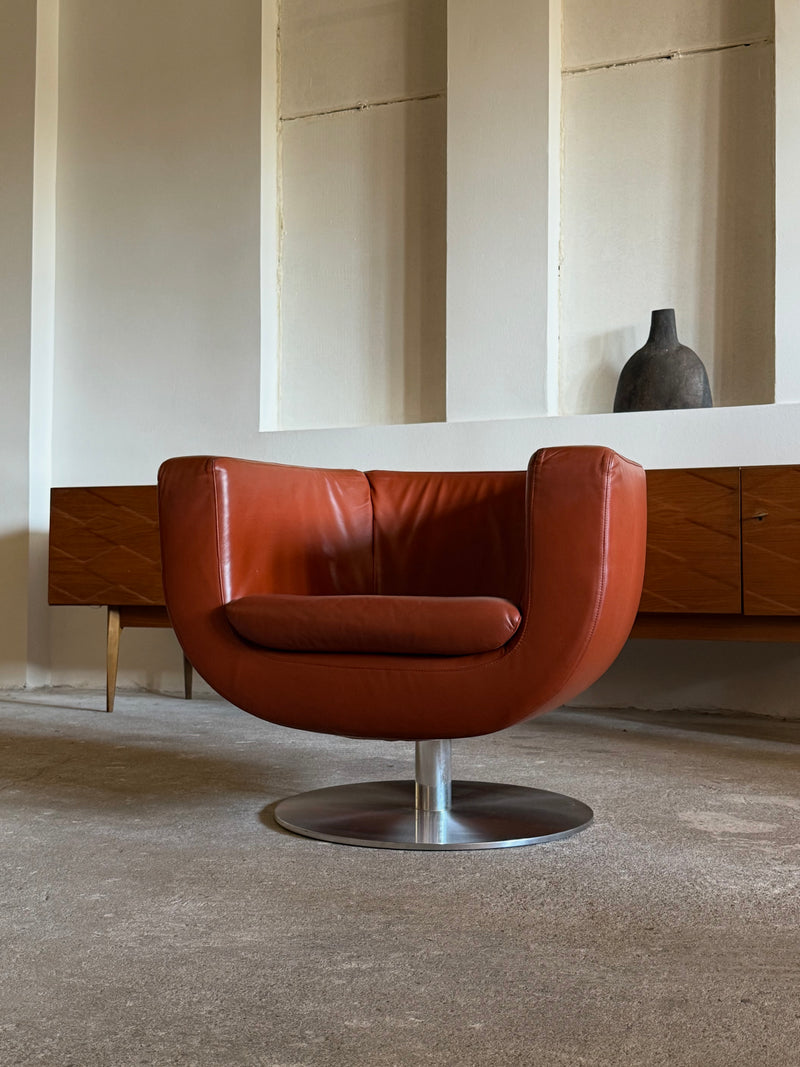 SET OF 2 JEFFREY BERNETT FOR B&B ITALIA „TULIP“ SWIVEL ARMCHAIRS IN LEATHER & STEEL, ITALY 2000s