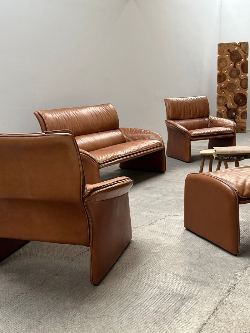 COGNAC LEATHER SEATING GROUP ARMCHAIR SOFA OTTOMAN IM THE STYLE OF DE SEDE, 1980s