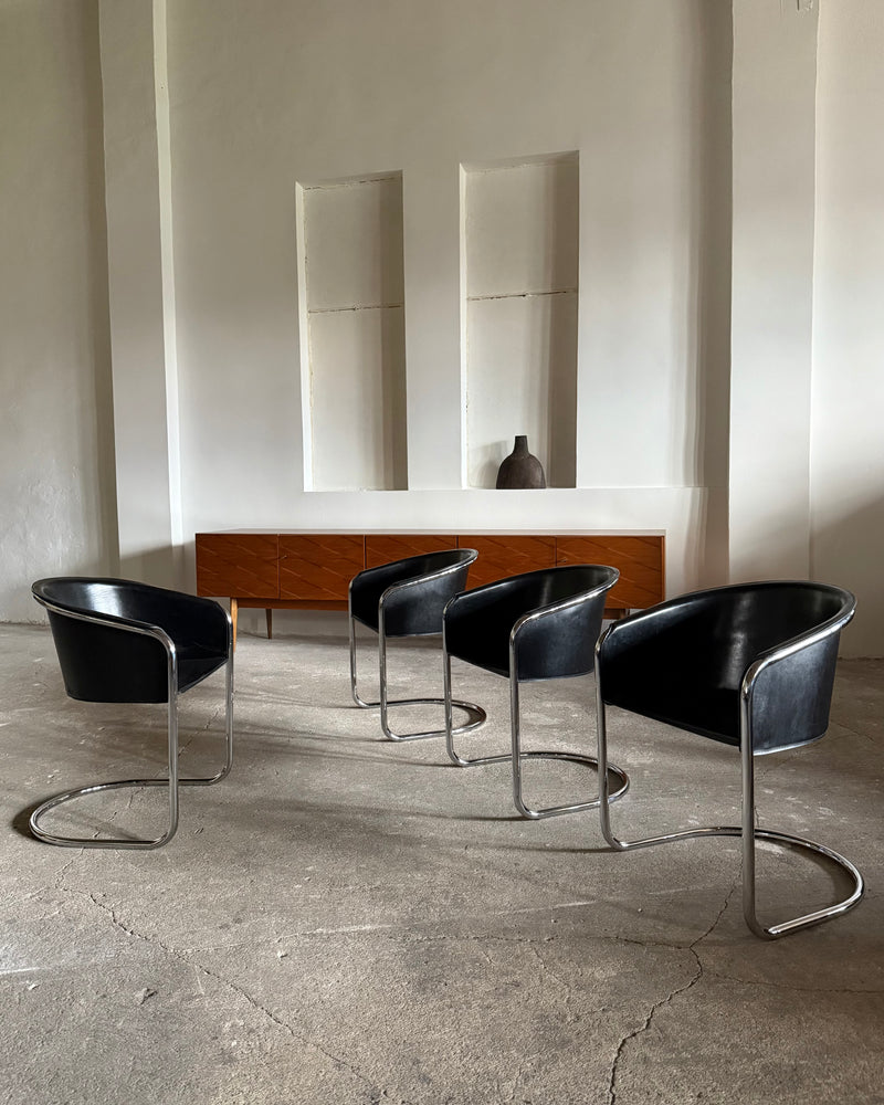 SET OF 4 ARRBEN „PAMELA“ CANTILEVER CHAIRS IN BLACK SADDLE LEATHER & TUBULAR STEEL, ITALY 1980s
