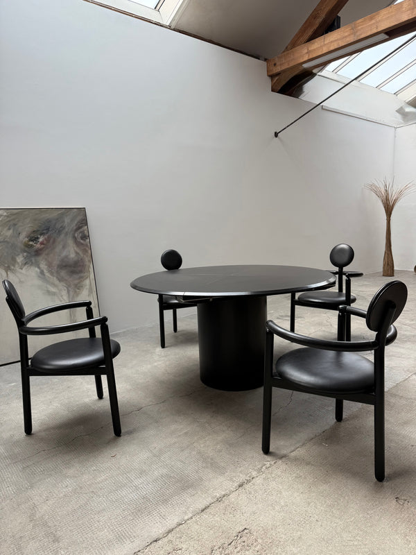 VICO MAGISTRETTI „PAN“ 4 LEATHER DINING CHAIRS & ERWIN NAGEL „QUADRONDO“ DINING TABLE ASH WOOD, 1980s