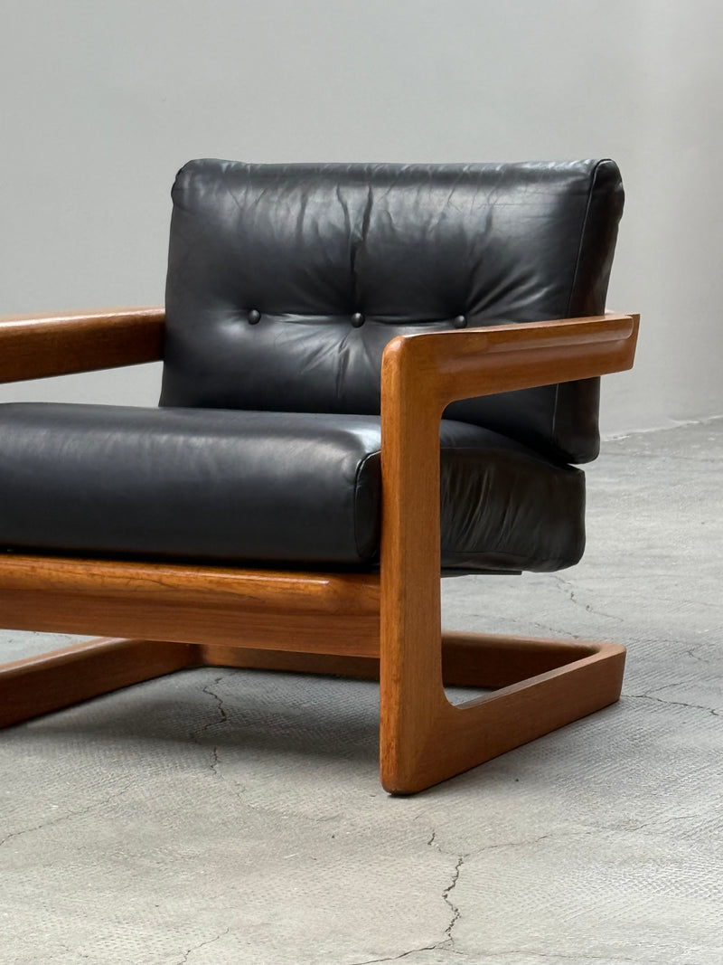 CANTILEVER ARMCHAIR IN THE STYLE OF LOU HEDGES TEAK LEATHER, 1970s