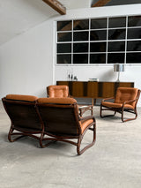 IKEA „BADEN“ BAMBOO COGNAC LEATHER SEATING GROUP 2 ARMCHAIRS, SOFA & COFFEE TABLE, SWEDEN 1970s