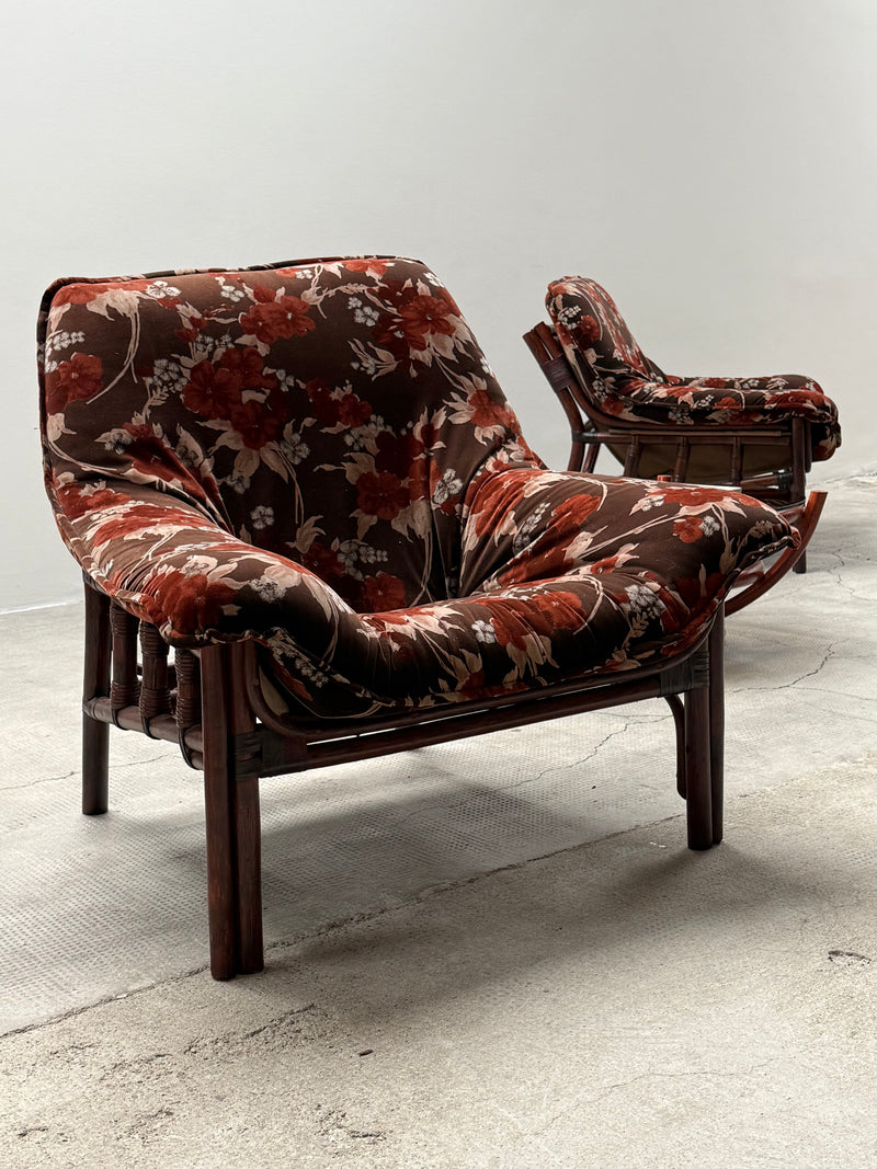 SET OF 2 BAMBOO CHAIRS WITH FLORAL PATTERN & COFFEE TABLE, ITALY 1970s