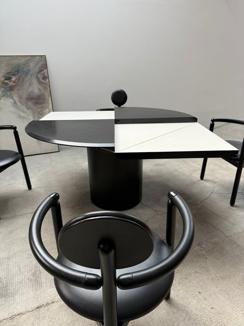 VICO MAGISTRETTI „PAN“ 4 LEATHER DINING CHAIRS & ERWIN NAGEL „QUADRONDO“ DINING TABLE ASH WOOD, 1980s
