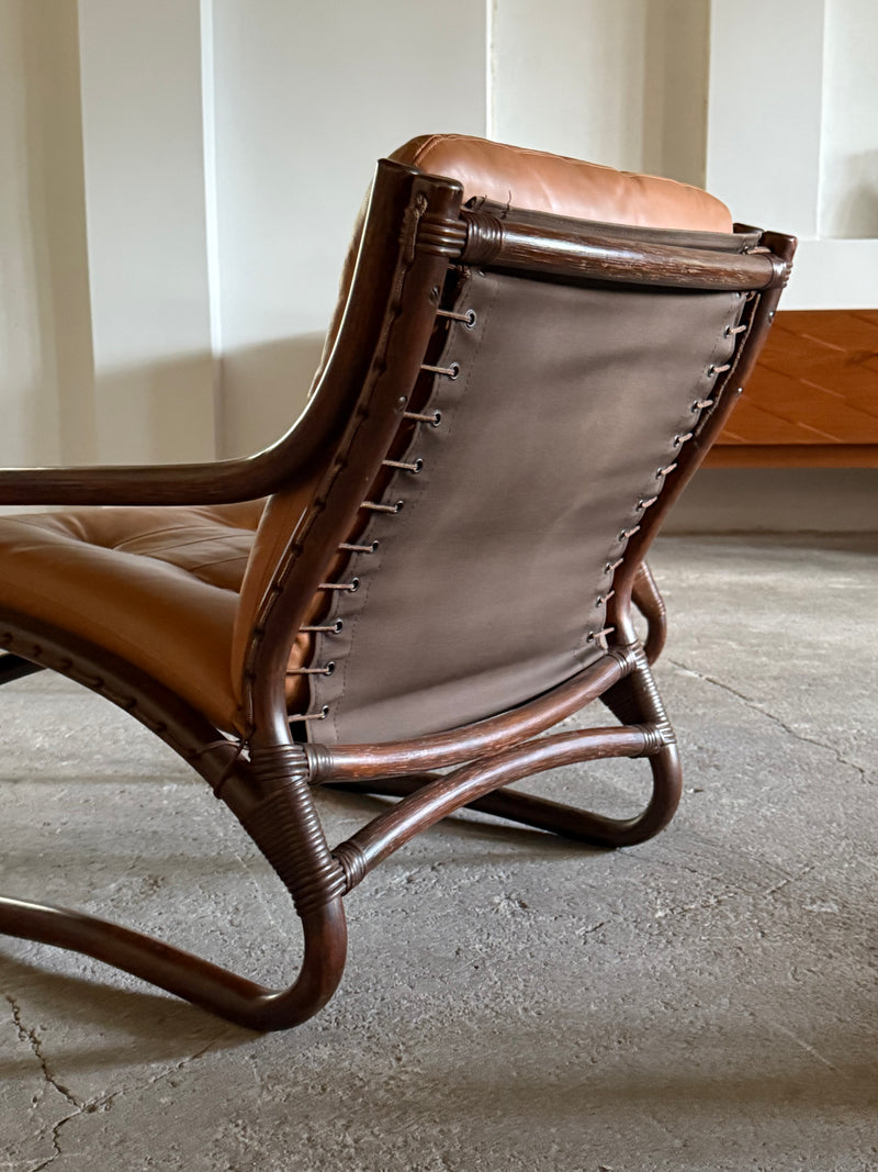 IKEA „BADEN“ BAMBOO COGNAC LEATHER SEATING GROUP 2 ARMCHAIRS, SOFA & COFFEE TABLE, SWEDEN 1970s