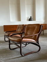 IKEA „BADEN“ BAMBOO COGNAC LEATHER SEATING GROUP 2 ARMCHAIRS, SOFA & COFFEE TABLE, SWEDEN 1970s