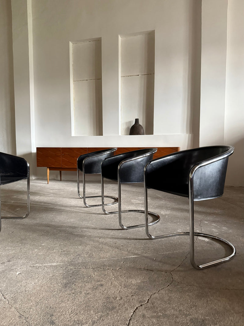 SET OF 4 ARRBEN „PAMELA“ CANTILEVER CHAIRS IN BLACK SADDLE LEATHER & TUBULAR STEEL, ITALY 1980s