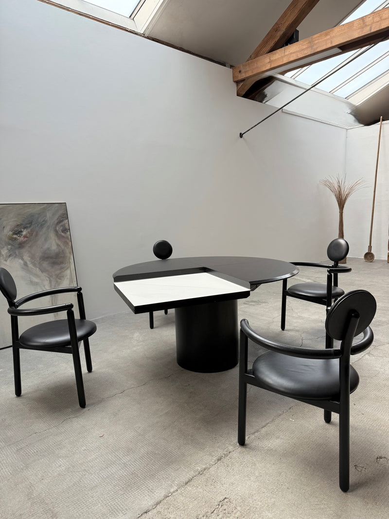 VICO MAGISTRETTI „PAN“ 4 LEATHER DINING CHAIRS & ERWIN NAGEL „QUADRONDO“ DINING TABLE ASH WOOD, 1980s