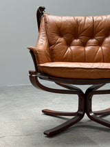 SIGURD RESSEL FOR VATNE MÖBLER „FALCON CHAIR“ CAMEL LEATHER WOOD, NORWAY 1970s