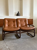IKEA „BADEN“ BAMBOO COGNAC LEATHER SEATING GROUP 2 ARMCHAIRS, SOFA & COFFEE TABLE, SWEDEN 1970s