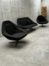 EXTRAORDINARY SEATING GROUP 2x SWIVEL CHAIR & 2-SEATER SOFA BLACK WOVEN FABRIC, 1960s