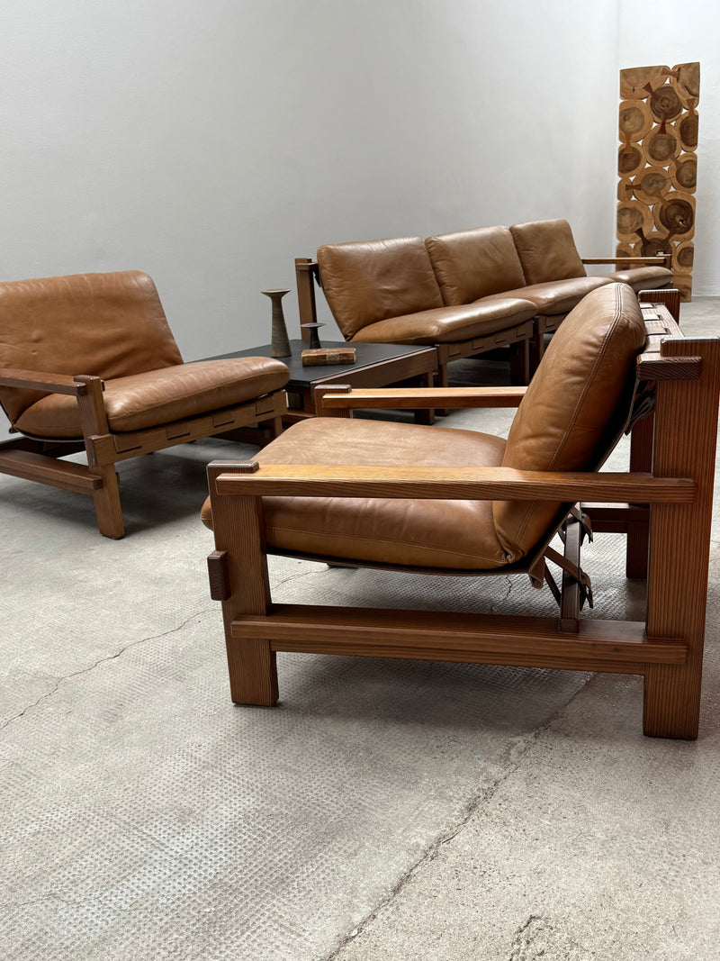 CARL STRAUB MODULAR SEATING GROUP ARMCHAIR COFFEE TABLE IM SOLID PINE WOOD, COGNAC LEATHER, GERMANY 1960s