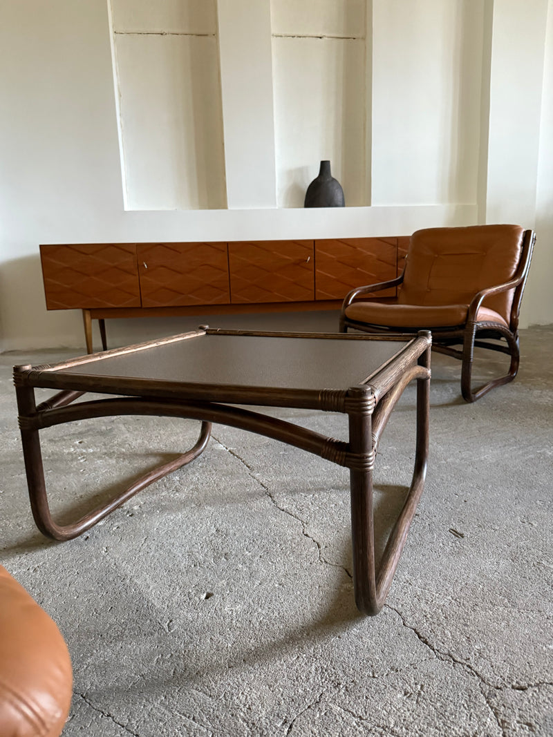 IKEA „BADEN“ BAMBOO COGNAC LEATHER SEATING GROUP 2 ARMCHAIRS, SOFA & COFFEE TABLE, SWEDEN 1970s