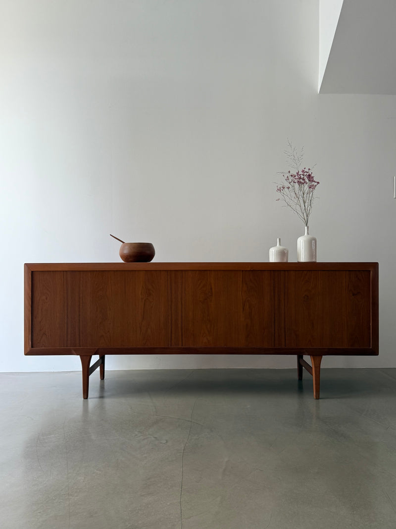 Ib-Kofod Larsen für Faarup Teak Holz Sideboard, Dänemark 1960er Jahre