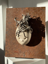 “EFEUGEIST” (THE IVY SPIRIT) BY KATRIN GEIGENMÜLLER – A MYSTICAL RAKU CERAMIC MASK