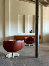 SET OF 2 JEFFREY BERNETT FOR B&B ITALIA „TULIP“ SWIVEL ARMCHAIRS IN LEATHER & STEEL, ITALY 2000s