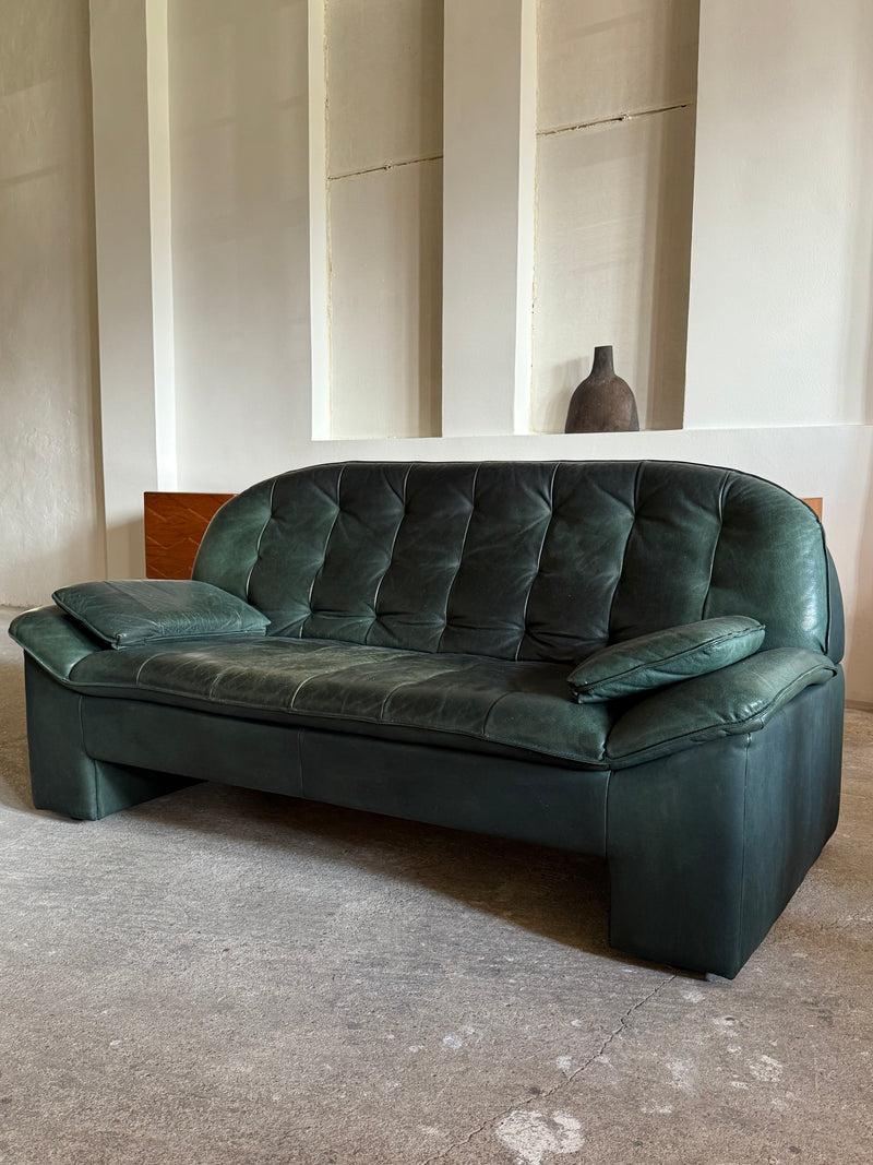 KNOLL SITZMÖBEL BRUTALIST ARMCHAIR & SOFA SET IN THICK GREEN LEATHER, GERMANY 1970s