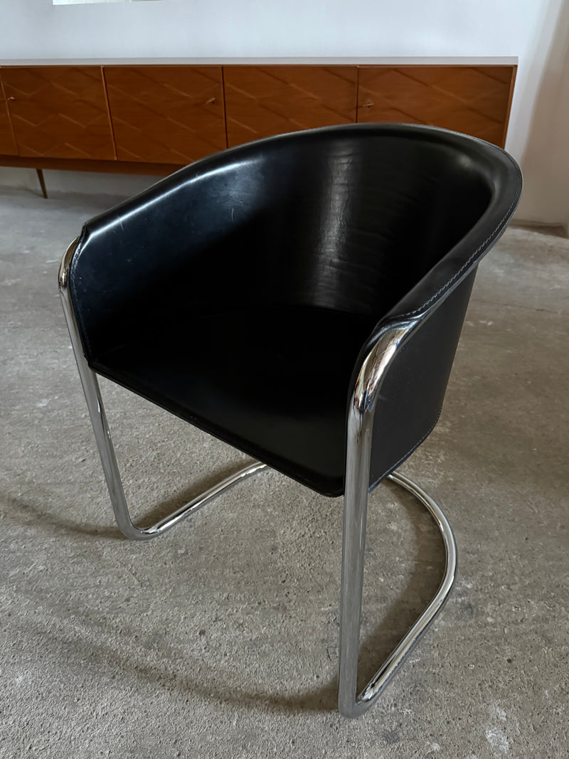 SET OF 4 ARRBEN „PAMELA“ CANTILEVER CHAIRS IN BLACK SADDLE LEATHER & TUBULAR STEEL, ITALY 1980s