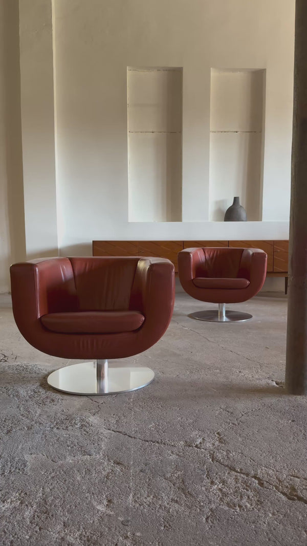 SET OF 2 JEFFREY BERNETT FOR B&B ITALIA „TULIP“ SWIVEL ARMCHAIRS IN LEATHER & STEEL, ITALY 2000s