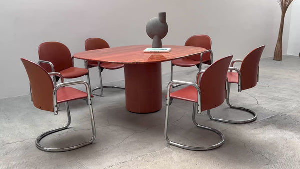 AFRA & TOBIA SCARPA FOR B&B ITALIA TRAVERTINE DINING TABLE „TOBIO“ & 6 „DIALOGO“ LEATHER CHROME CHAIRS, ITALY 1970S