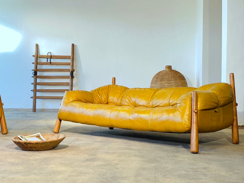 Percival Lafer MP-81 Brazilianisches Leder Sofa Sessel Couchtisch Set In Senfgelb