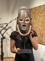 „Béké“ Gesichtsmaske Elfenbeinküste Afrika Mit Metallapplikationen