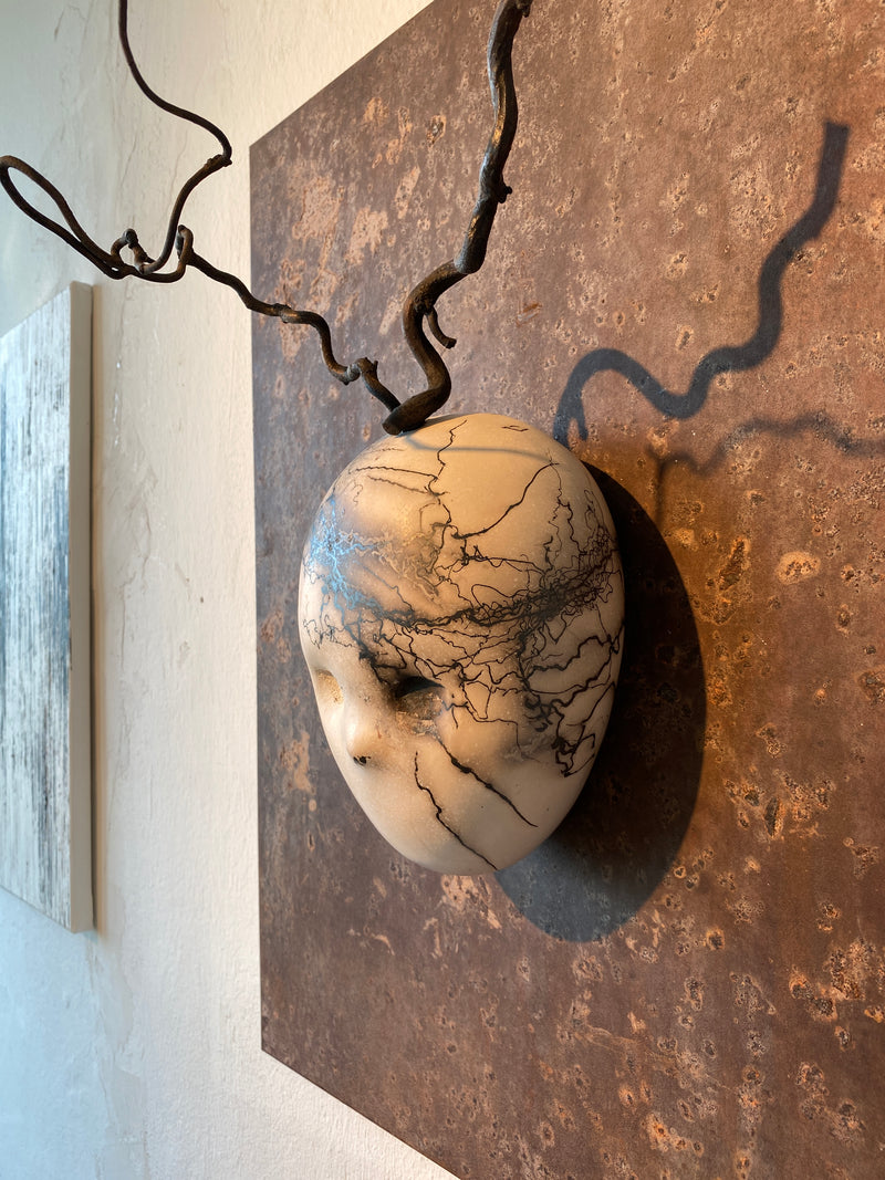 „Verwirrung 2021“ Keramik, Holz 22x36cm