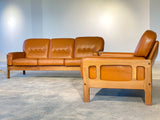 1960er Jahre Easy Chair Sessel & Sofa Set Cognac Leder Nussbaum Gestell Massiv